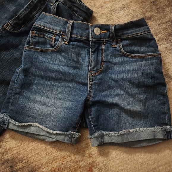 ** 2/$25 ** Bundle of 2 Girls' Denim Shorts - Picture 8 of 12